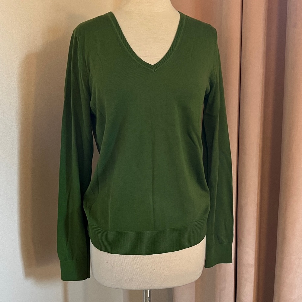 Banana Republic Women's Grass Green V-Neck Sweater